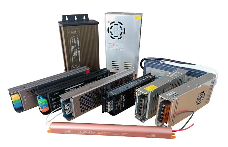 Quelles sont les principales considérations à prendre en compte lors de l'intégration d'alimentations à découpage LED avec des modules LED lors de l'installation ?